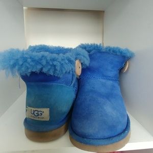Mini Bailey button uggs